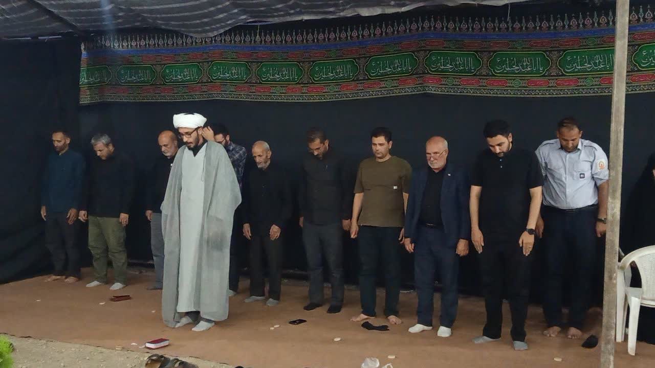 موکب احرار الرضا(ع) شهدای شهر فرون آباد در خط مقدم خدمت‌رسانی به زائران رهبر شهید