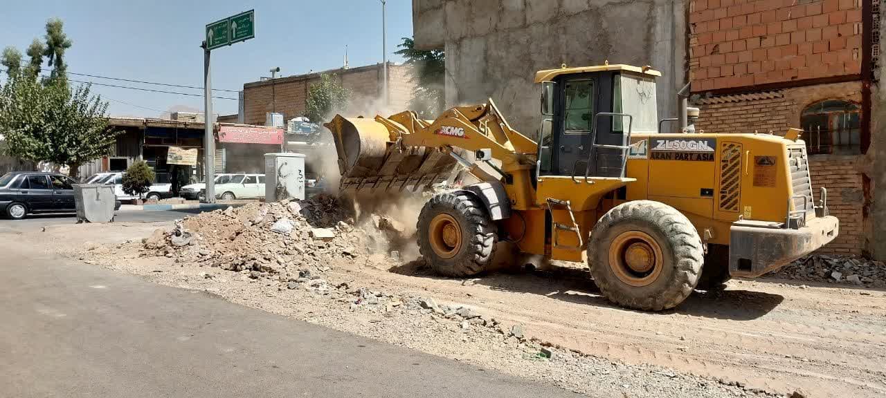  طرح جهادی جمع آوری نخاله های ساختمانی در مناطق مختلف شهر فرون آباد ادامه دارد