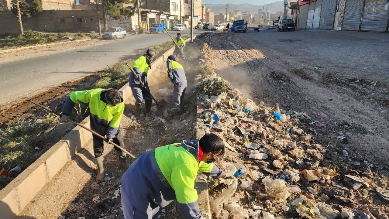  سرپرست شهرداری: طرح جهادی پاکسازی معابر و محلات شهر فرون آباد ادامه دارد