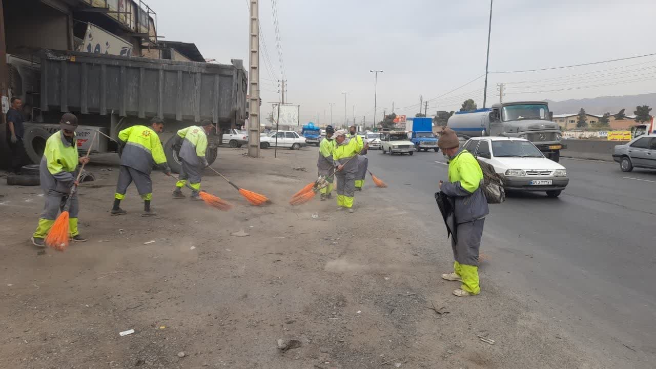  پاکسازی محور بین المللی امام رضا (ع) محدوده شهر فرون آباد انجام شد