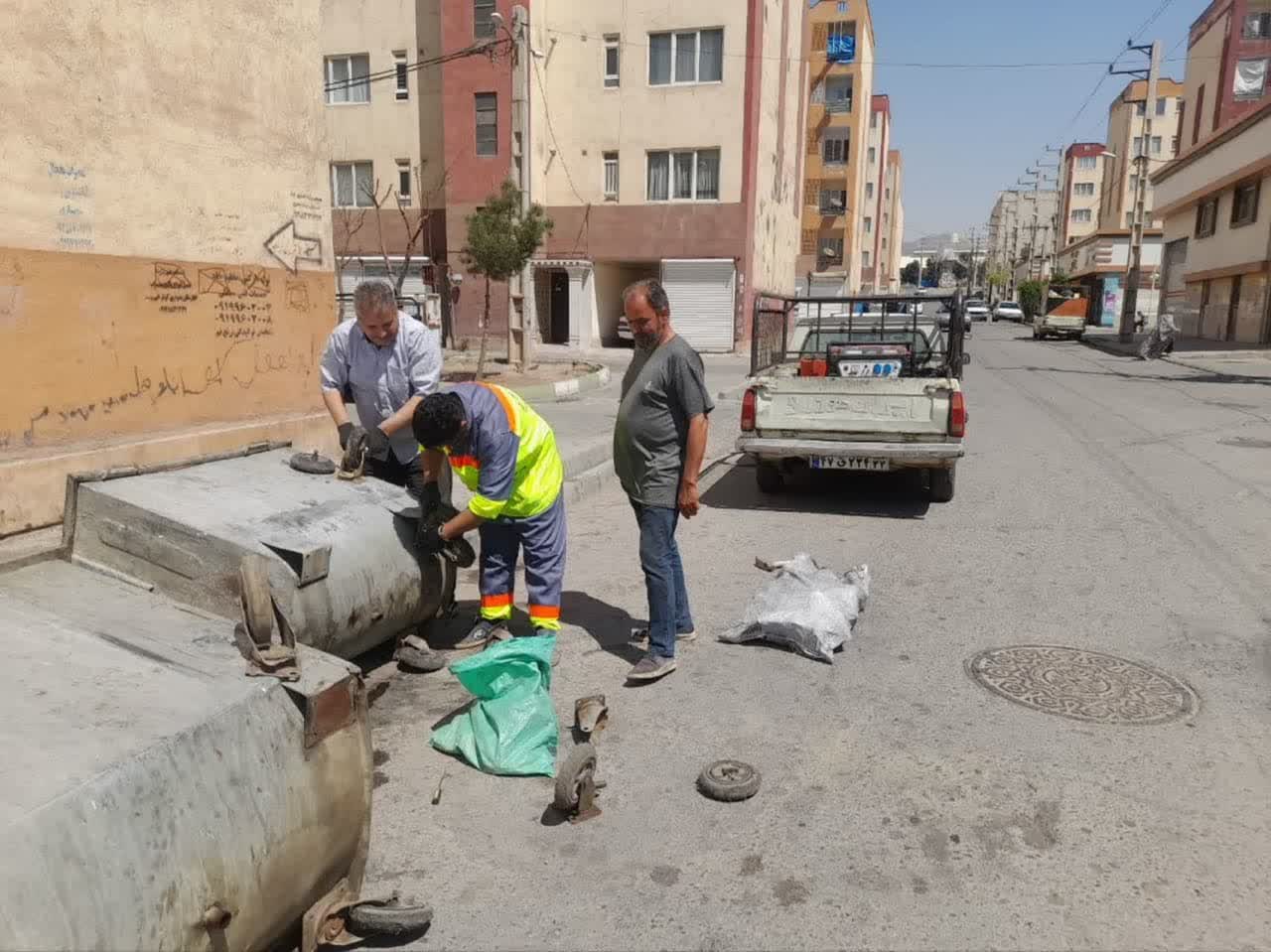  طرح تعمیر و بازسازی سطل‌های زباله سطح شهر فرون آباد ادامه دارد