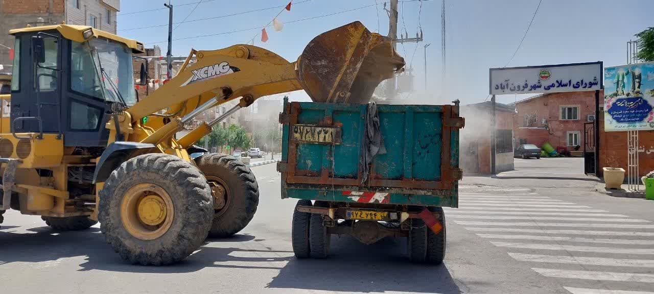  نخاله های ساختمانی سطح شهر فرون آباد جمع آوری شد