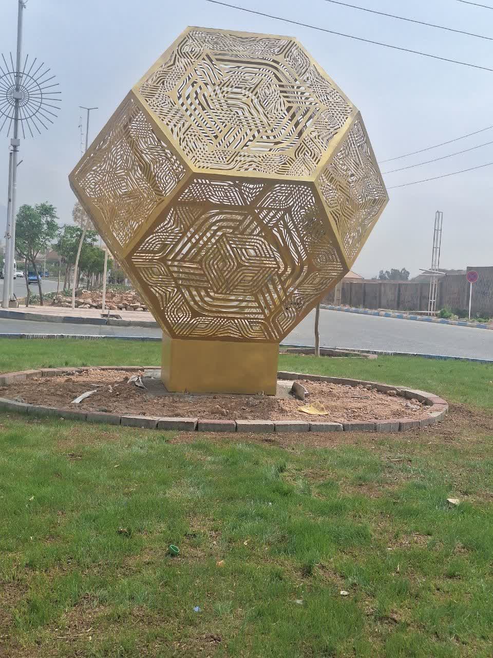 شهردار فرون آباد: نصب المان در میدان تازه تاسیس در ورودی شهر از ضلع جنوب انجام شد
