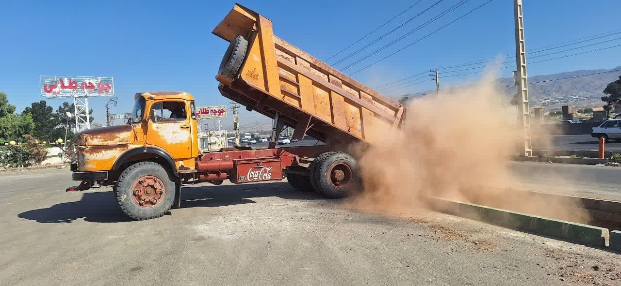 عملیات خاکریزی و بسترسازی فضای سبز لاین کندرو شهر فرون آباد آغاز شد