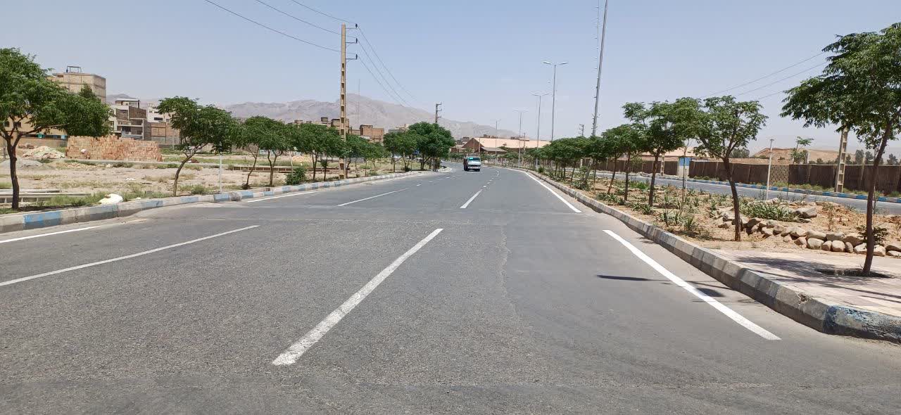 عملیات خط‌کشی محوری معابر و بلوارهای سطح شهر فرون آباد آغاز شد