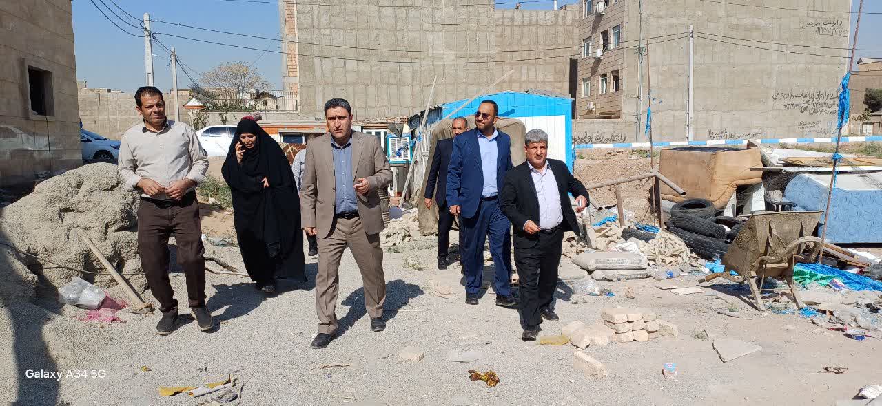  شهردار فرون آباد با همراهی اعضای شورای شهر از عملیات احداث درمانگاه بازدید کرد