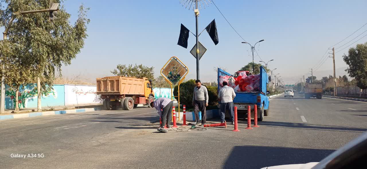  علائم ترافیکی در معابر شهر فرون آباد نصب شد