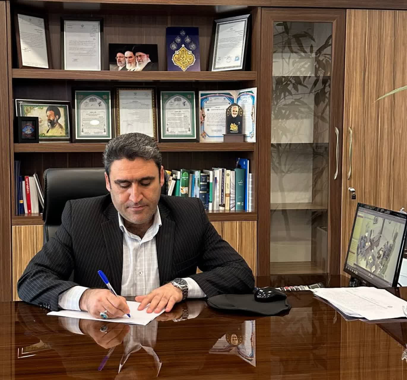  شهردار فرون آباد در پیامی فرا رسیدن روز مجلس را تبریک گفت