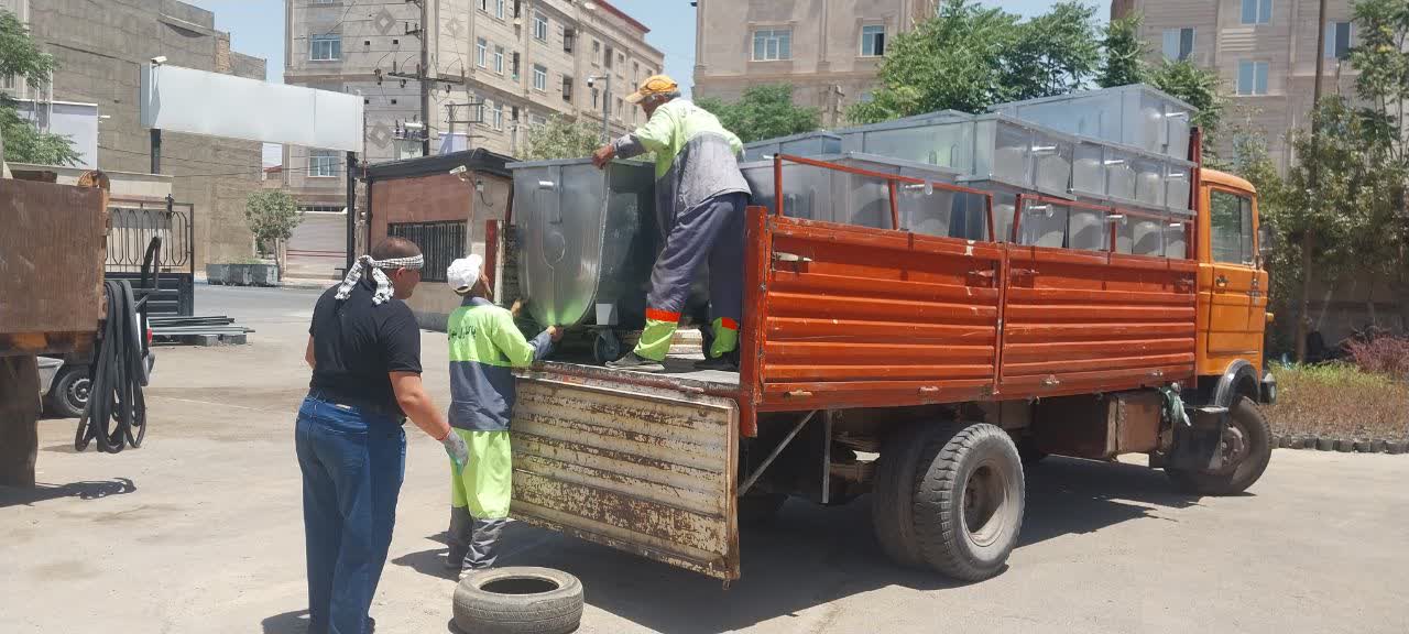 شهردار فرون آباد خبر داد؛ سطل های زباله مکانیزه جدید خریداری شد