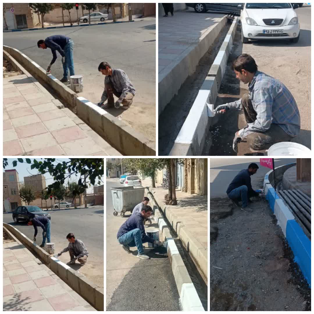 شادابی و ایجاد تنوع در سطح شهر با زیباسازی و رنگ آمیزی جداول/ اجرای عملیات رنگ آمیزی جداول سطح شهر فرون آباد
