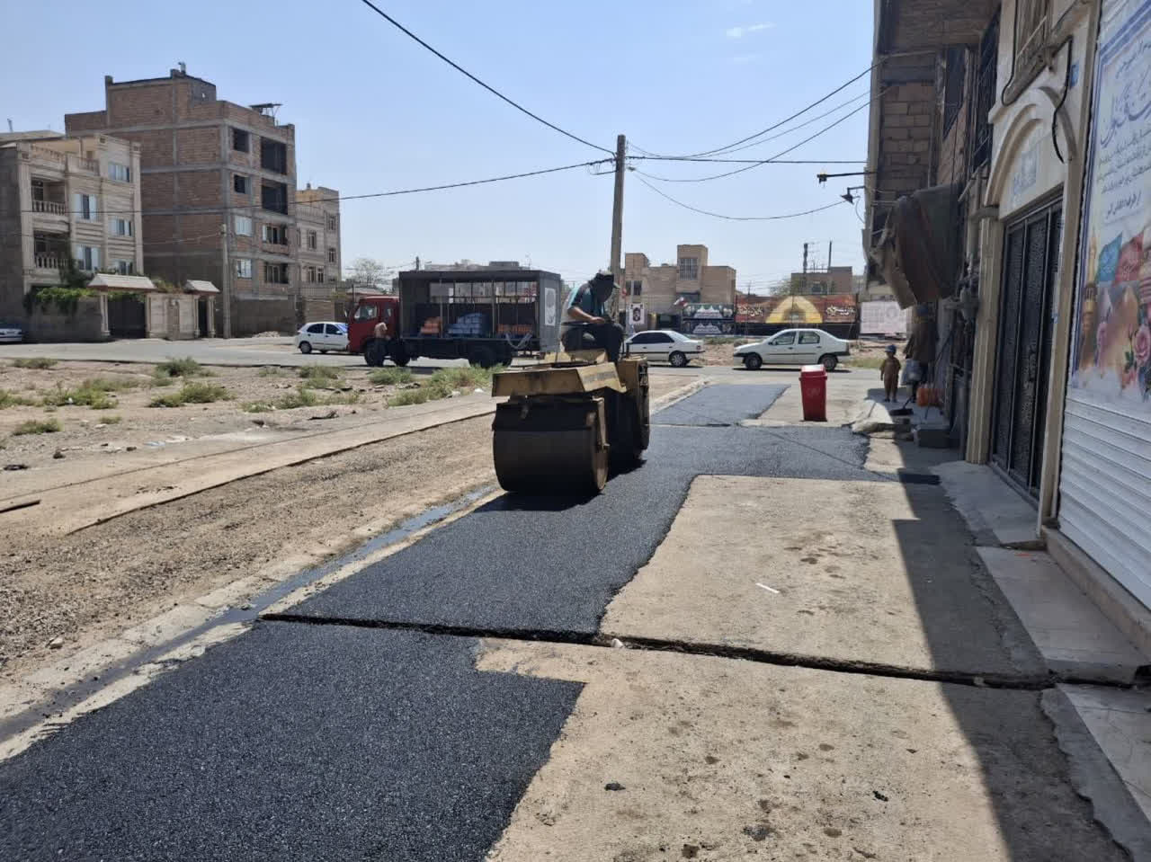 طرح لکه گیری آسفالت معابر سطح شهر فرون آباد ادامه دارد